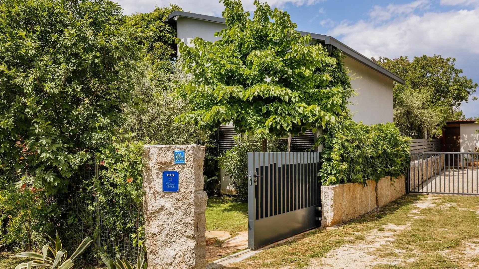 Peroj'S Green Oasis - Holiday Home