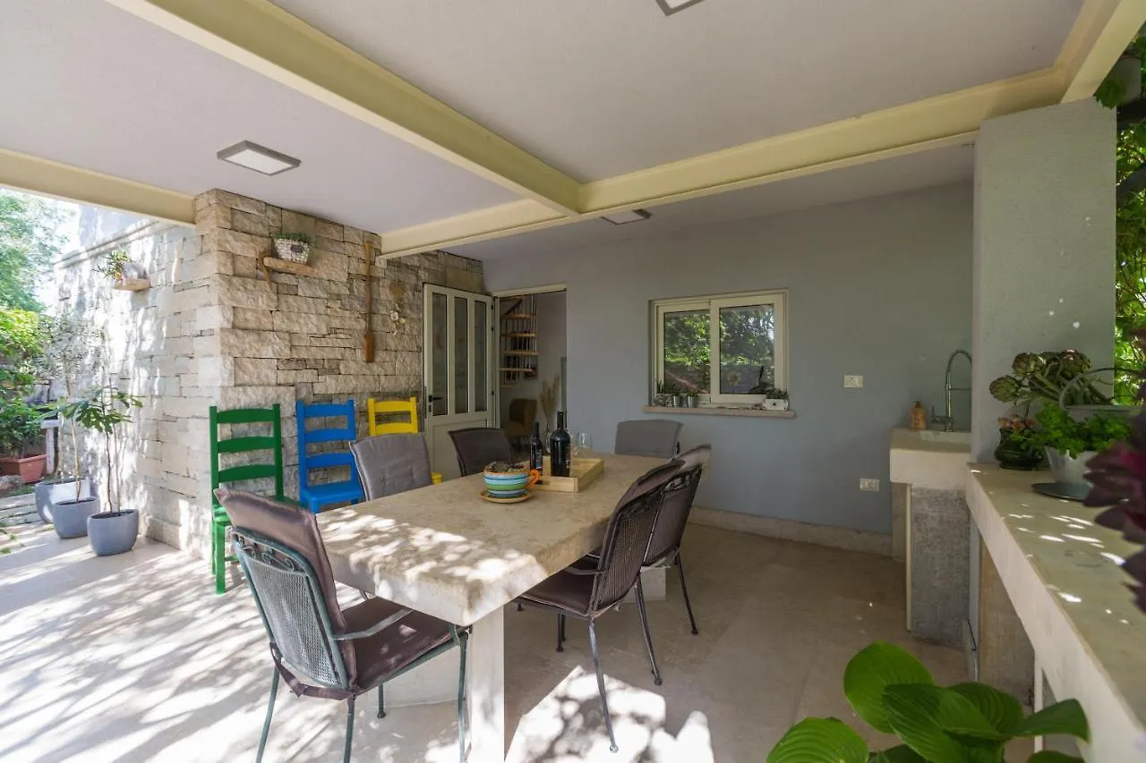 Peroj'S Green Oasis - Holiday Home Croatia