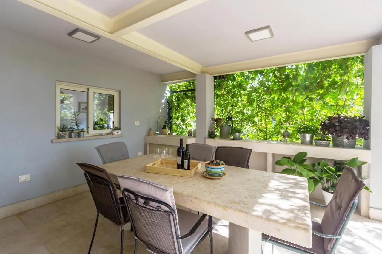 Peroj'S Green Oasis - Holiday Home Croatia